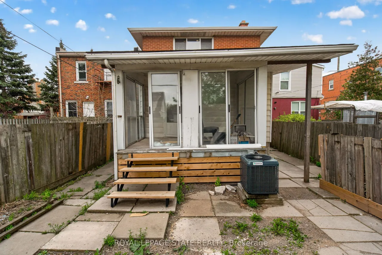 1385 Barton Street E — photo 10