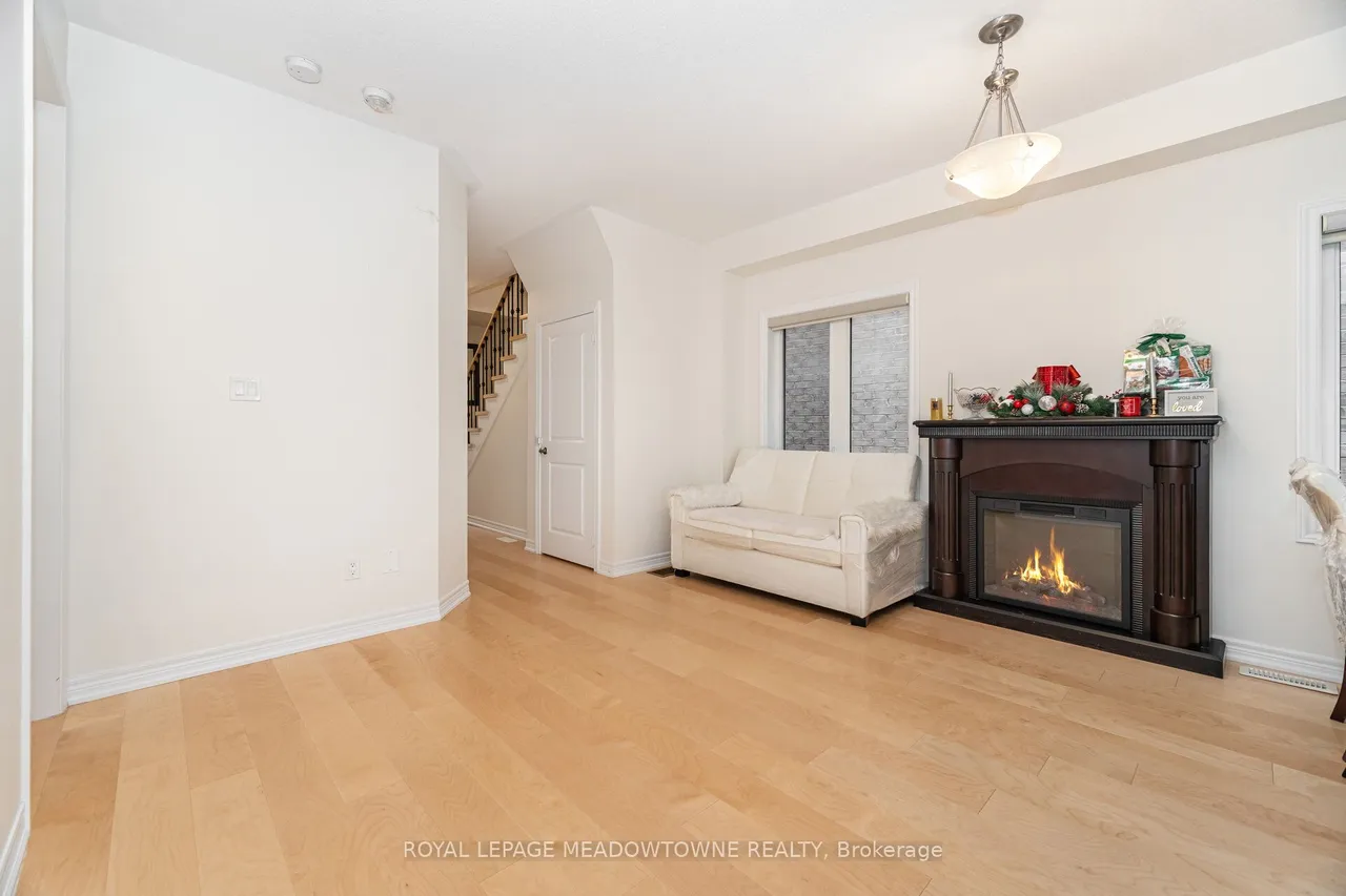 301 Ridley Crescent — photo 3
