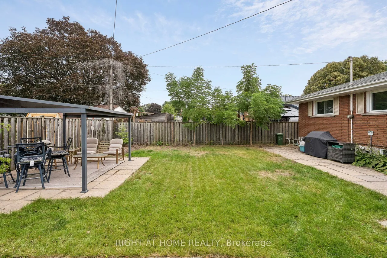 25 Swallow Crescent — photo 48