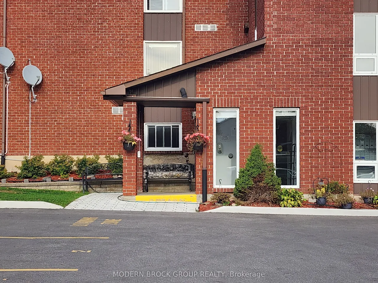 14 Charlotte Place, Unit 14 — photo 3