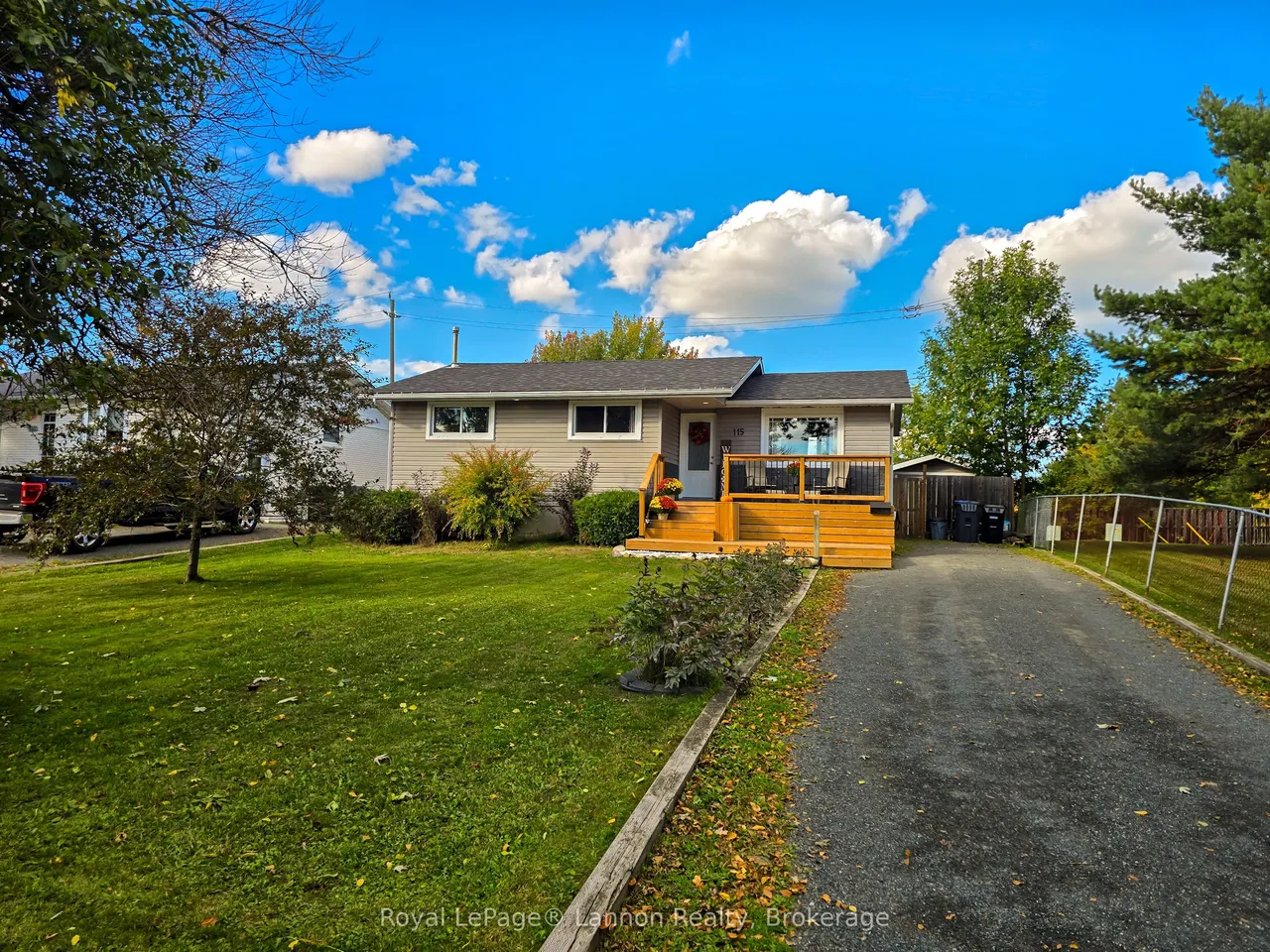 115 Newberry Crescent — photo 46