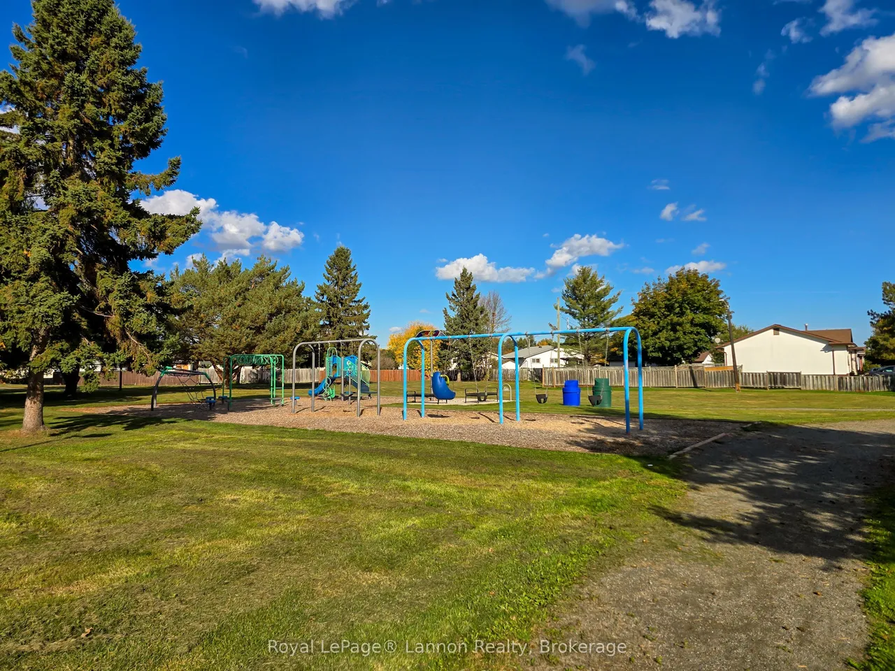 115 Newberry Crescent — photo 45