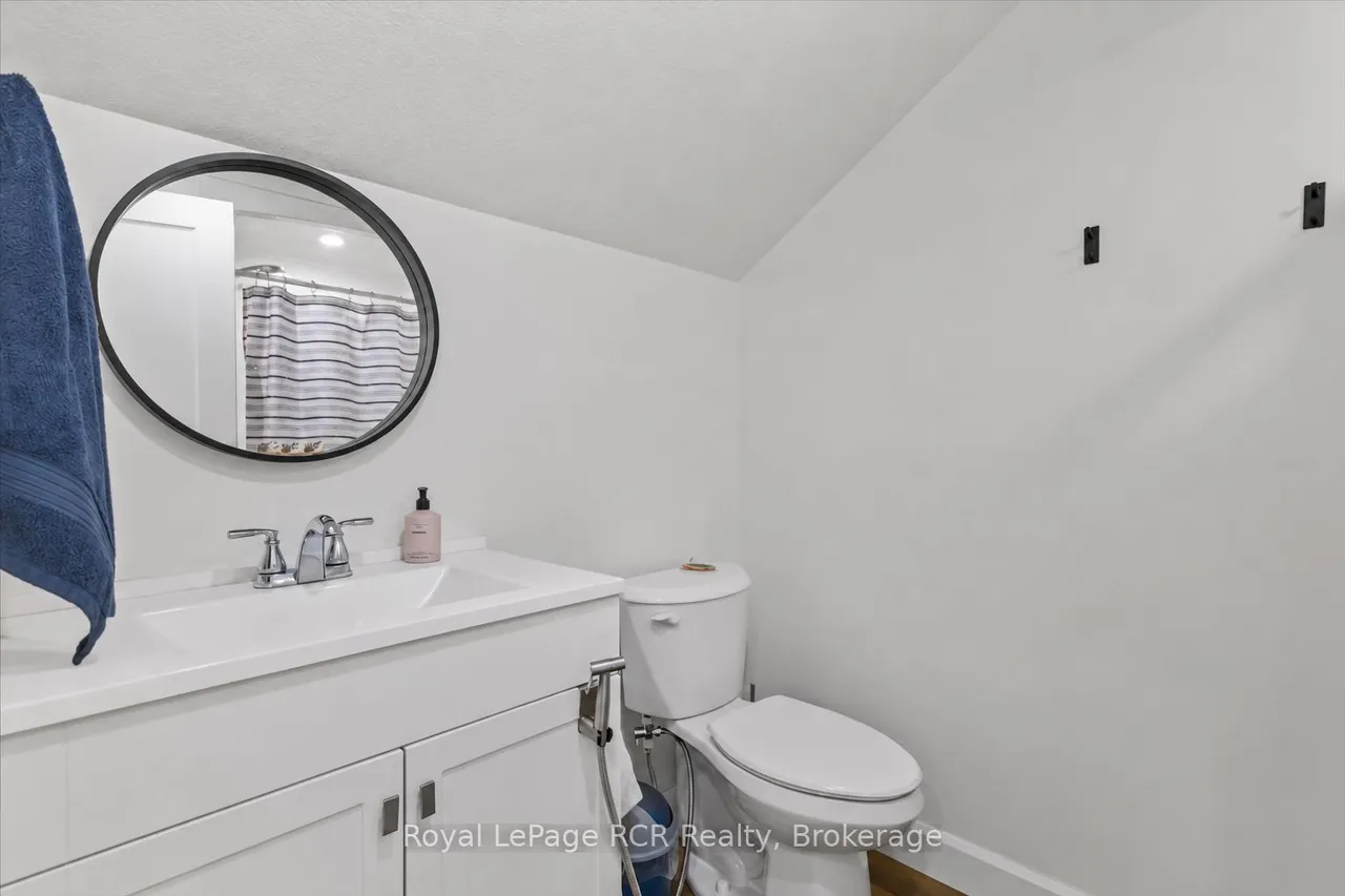 210 Colborne Street S — photo 26