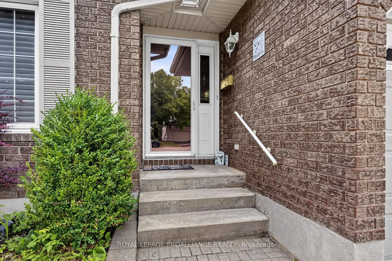 1099 Bridlewood Drive — photo 2