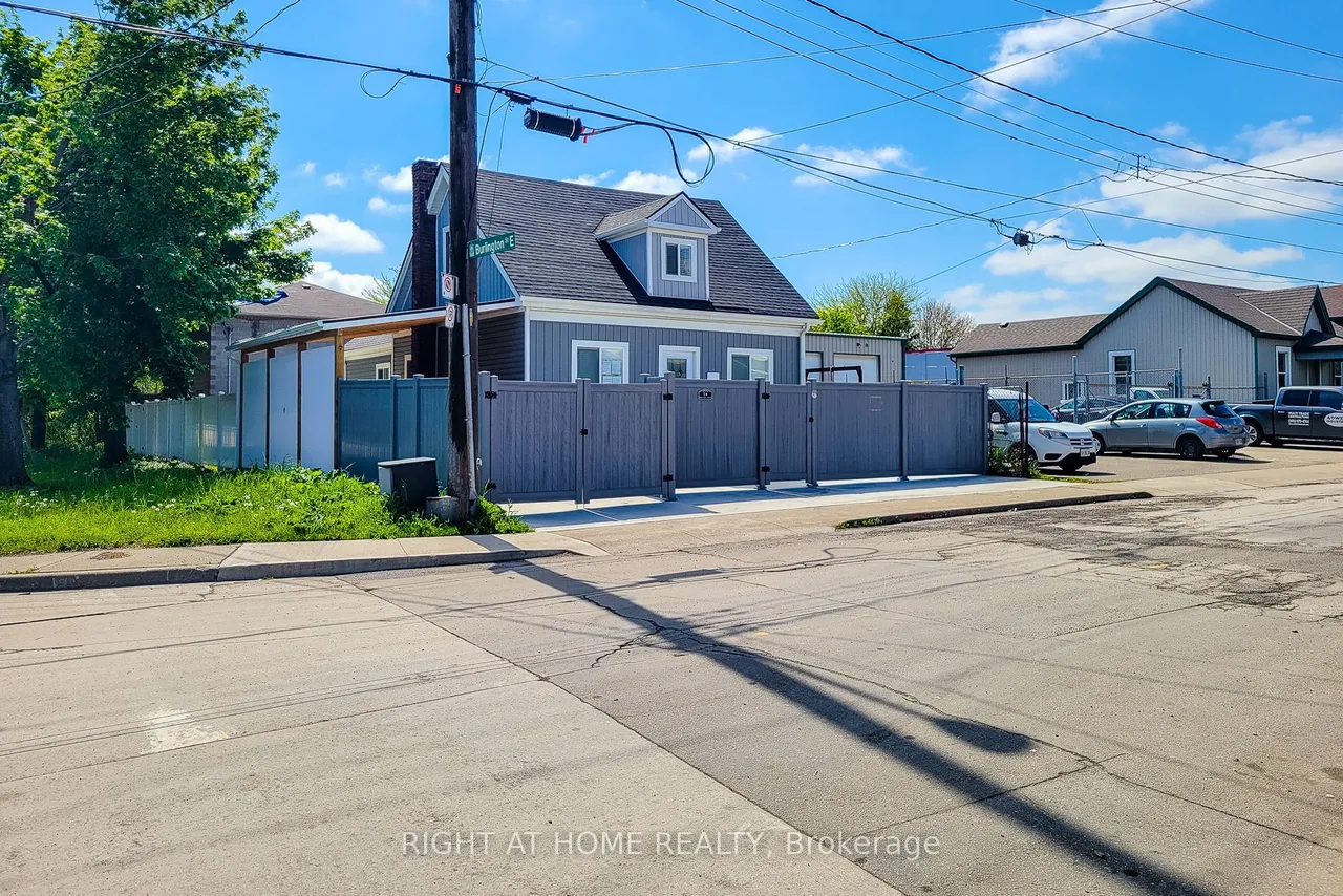 78 Hillyard Street E — photo 3