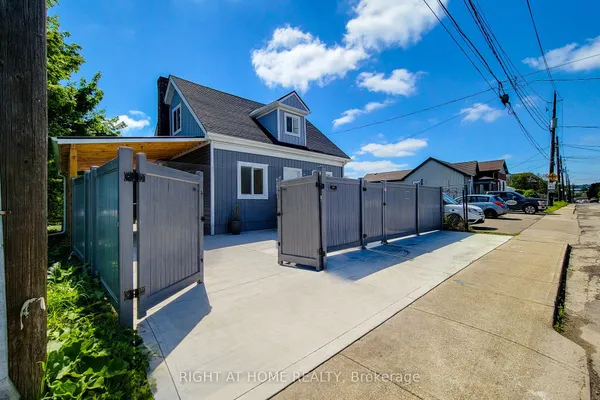 78 Hillyard Street E