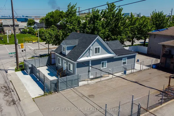 78 Hillyard Street E — photo 2