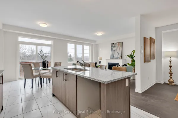 472 Trevor Street — photo 2