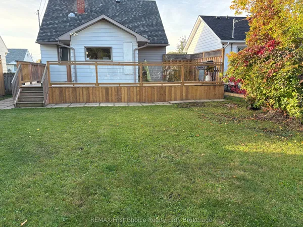 275 Christina Street W — photo 2