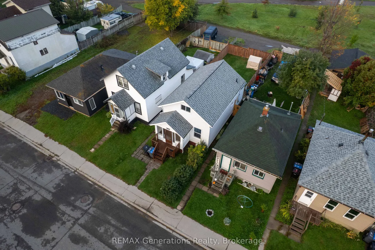 1021 Alexandra Street — photo 23