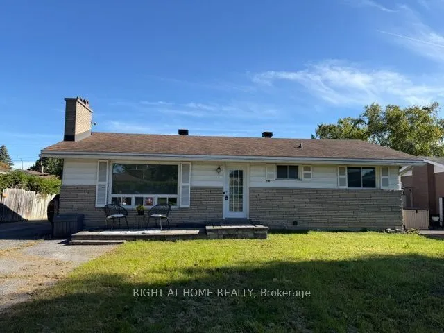 24 Largo Crescent S — photo 2