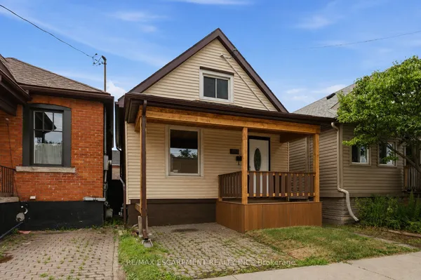 1062 Cannon Street E — photo 2