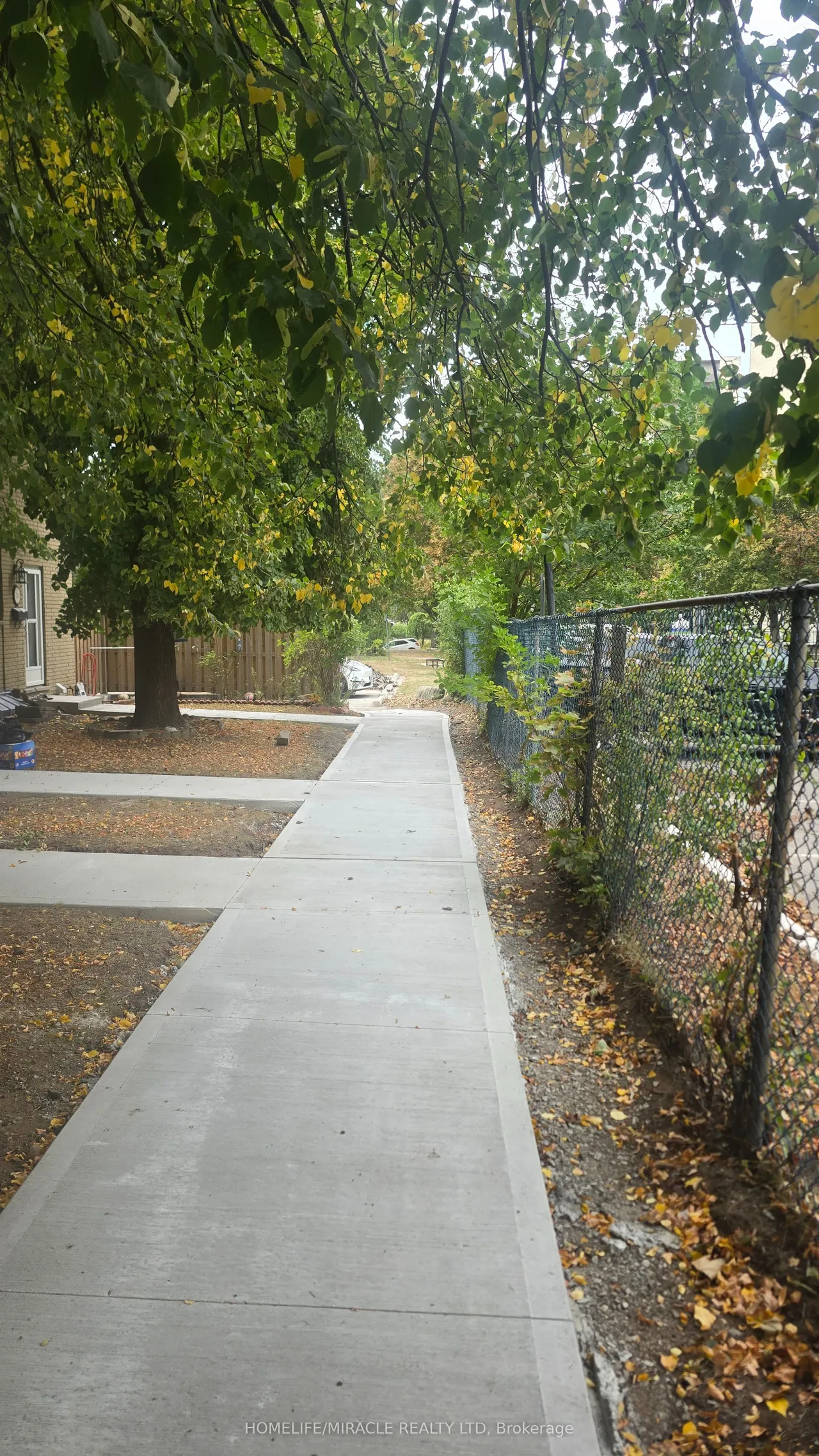 30 Jerome Crescent — photo 2