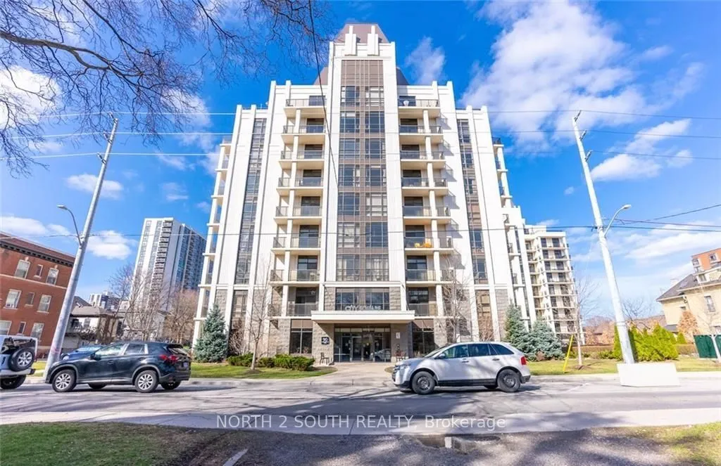 90 Charlton Avenue W, Unit 605