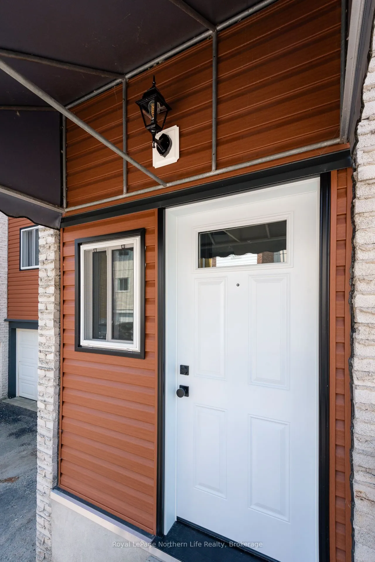 850 Lakeshore Drive, Unit 8 — photo 3