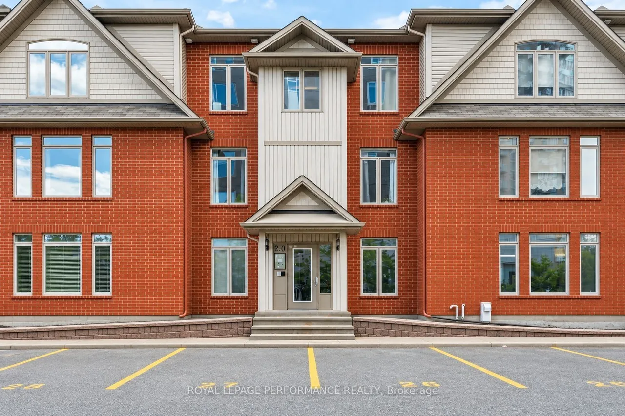 240 Meilleur Private, Unit B — photo 2