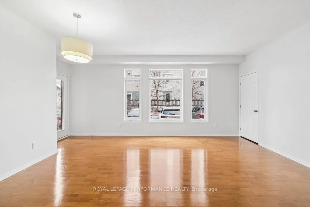 240 Meilleur Private, Unit B — photo 3