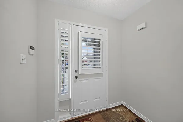 166 Toby Crescent — photo 2