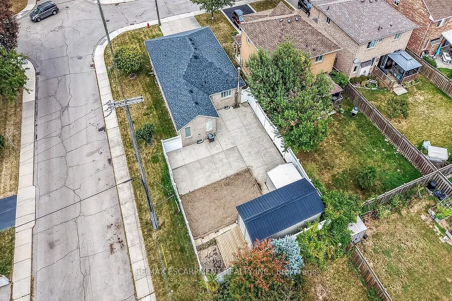 166 Toby Crescent — photo 32