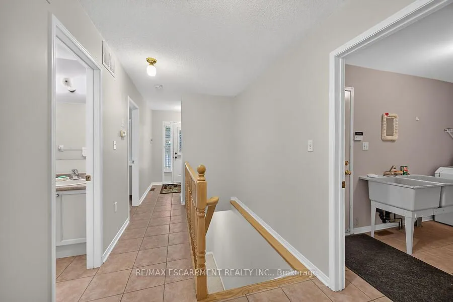 166 Toby Crescent — photo 3