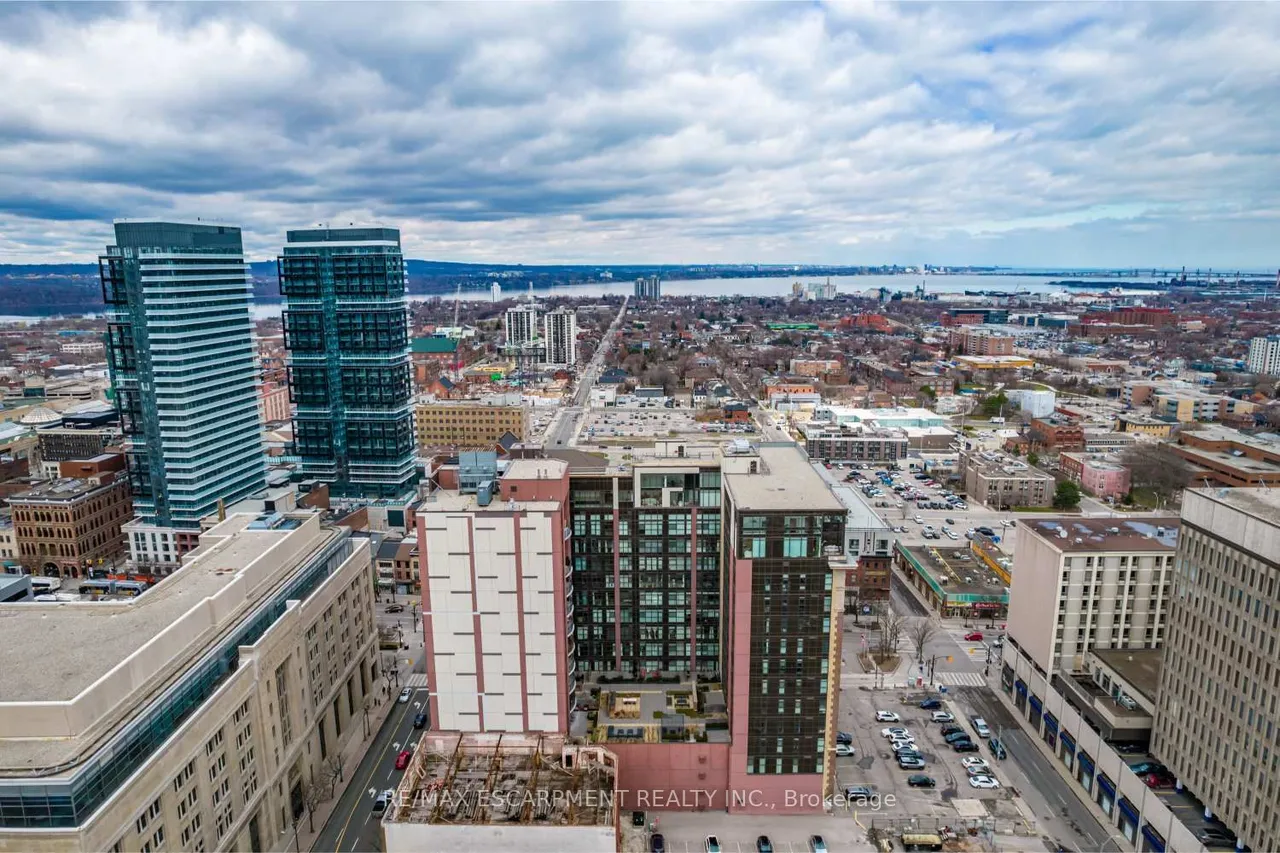 112 KING Street E, Unit LPH01 — photo 24