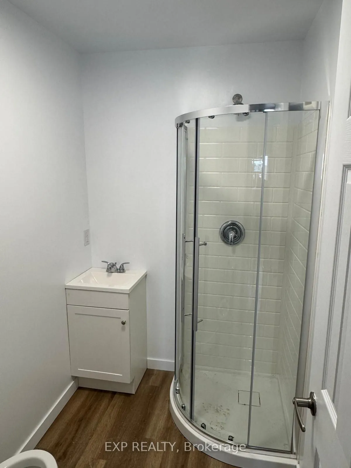 439 Main Street E — photo 3