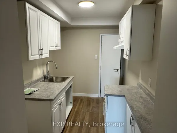 439 Main Street E — photo 2