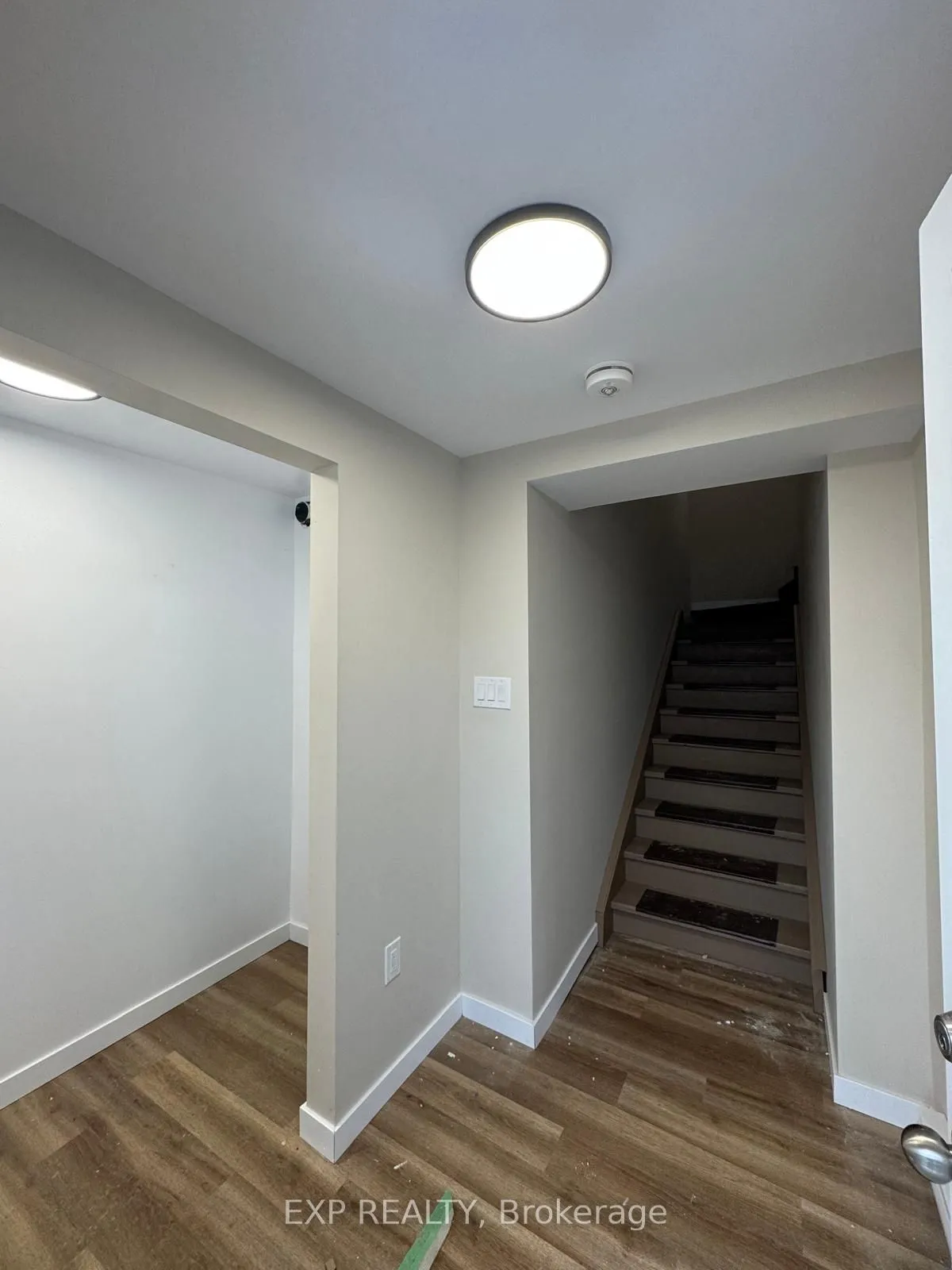 439 Main Street E — photo 10