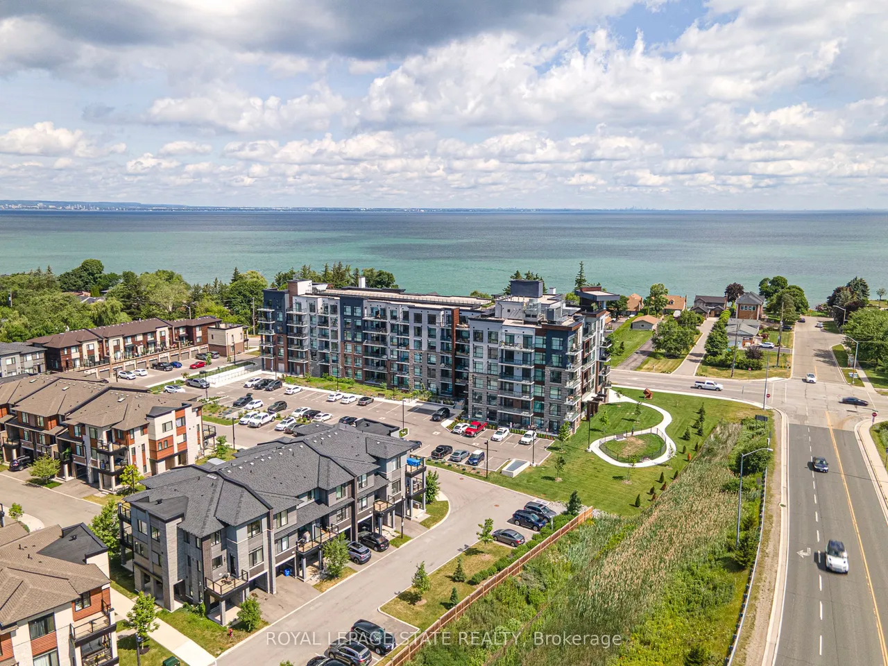 600 North Service Road, Unit 301 — photo 3