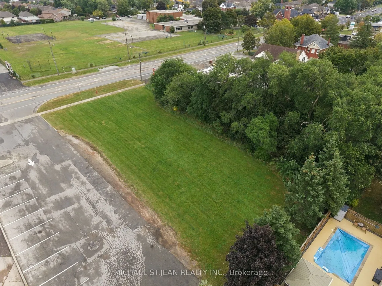 1242 Highway 8 — photo 2
