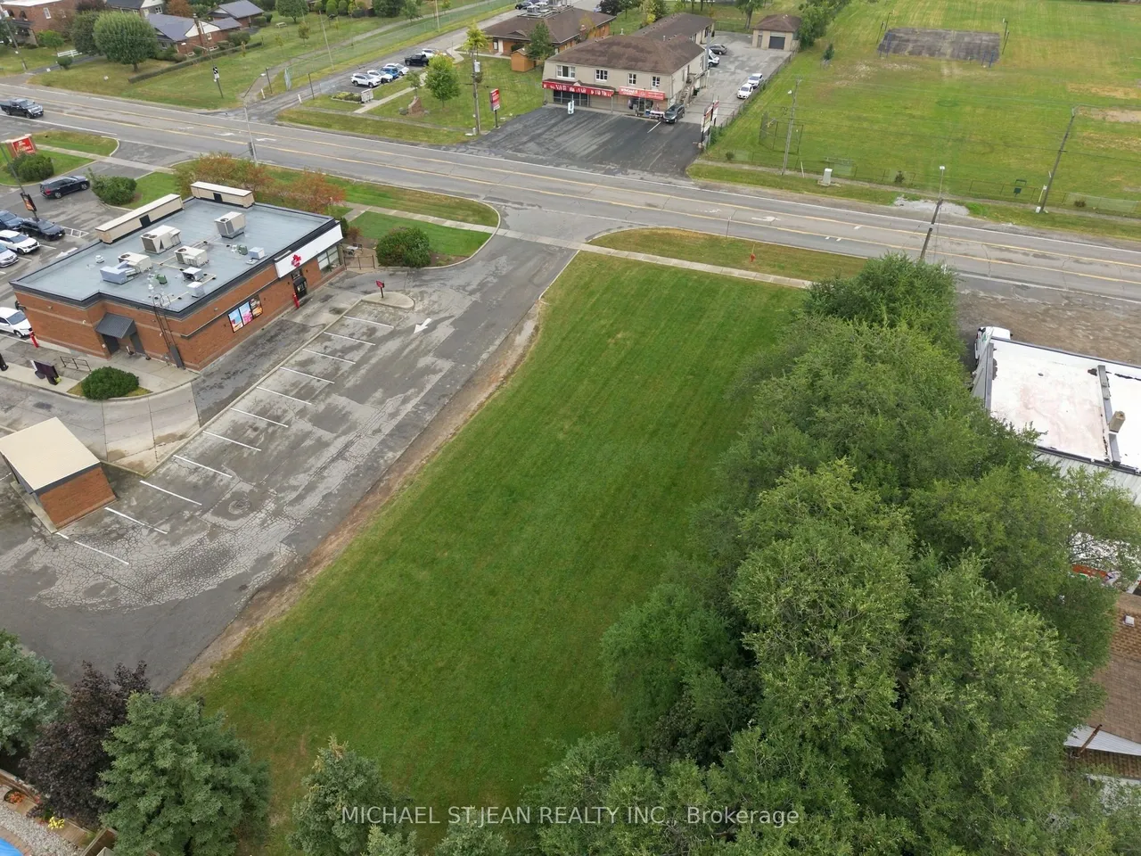 1242 Highway 8 — photo 3