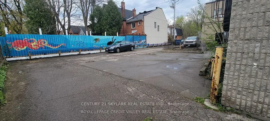 132 Queen Street S — photo 3