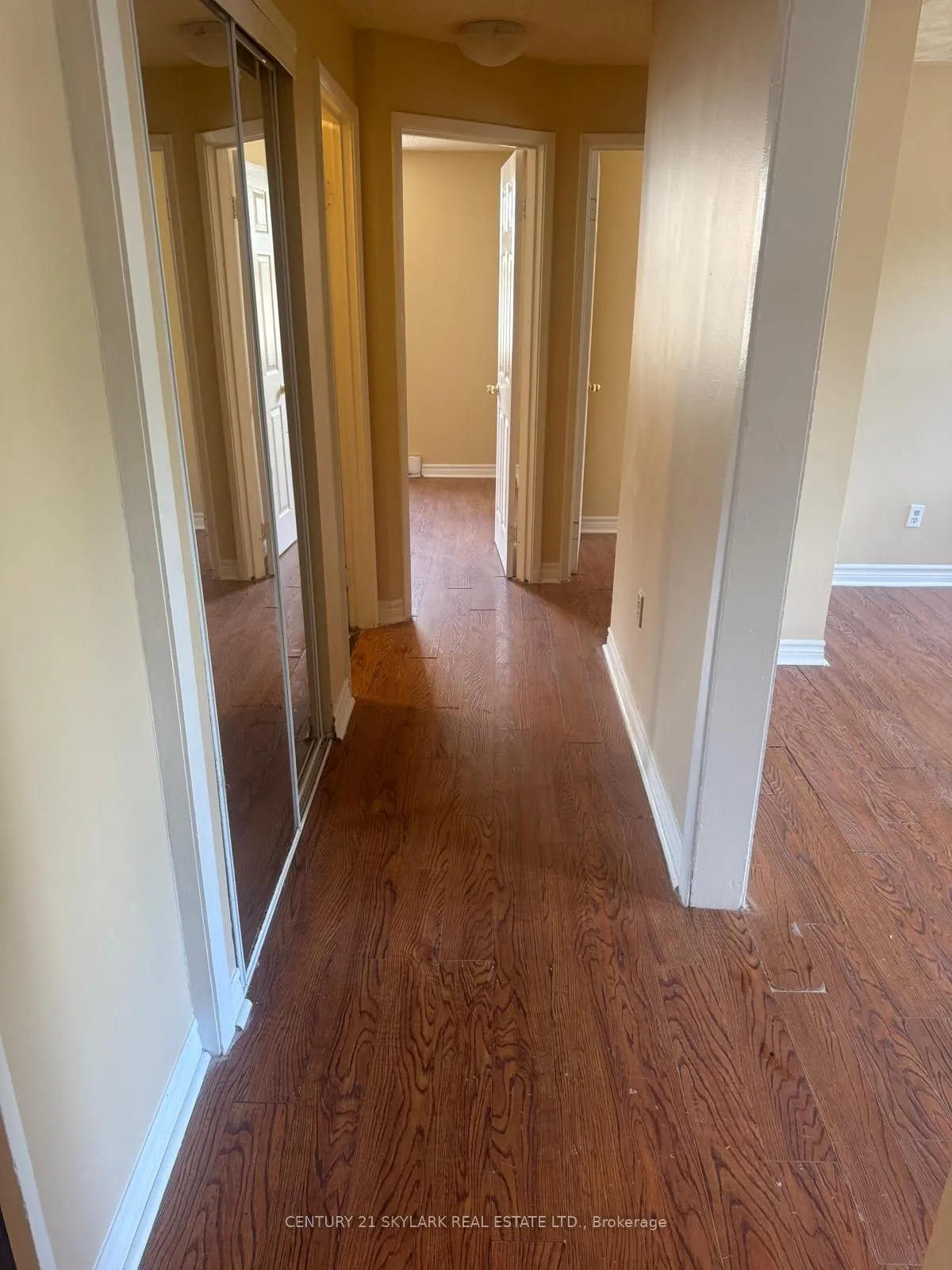132 Queen Street S — photo 9