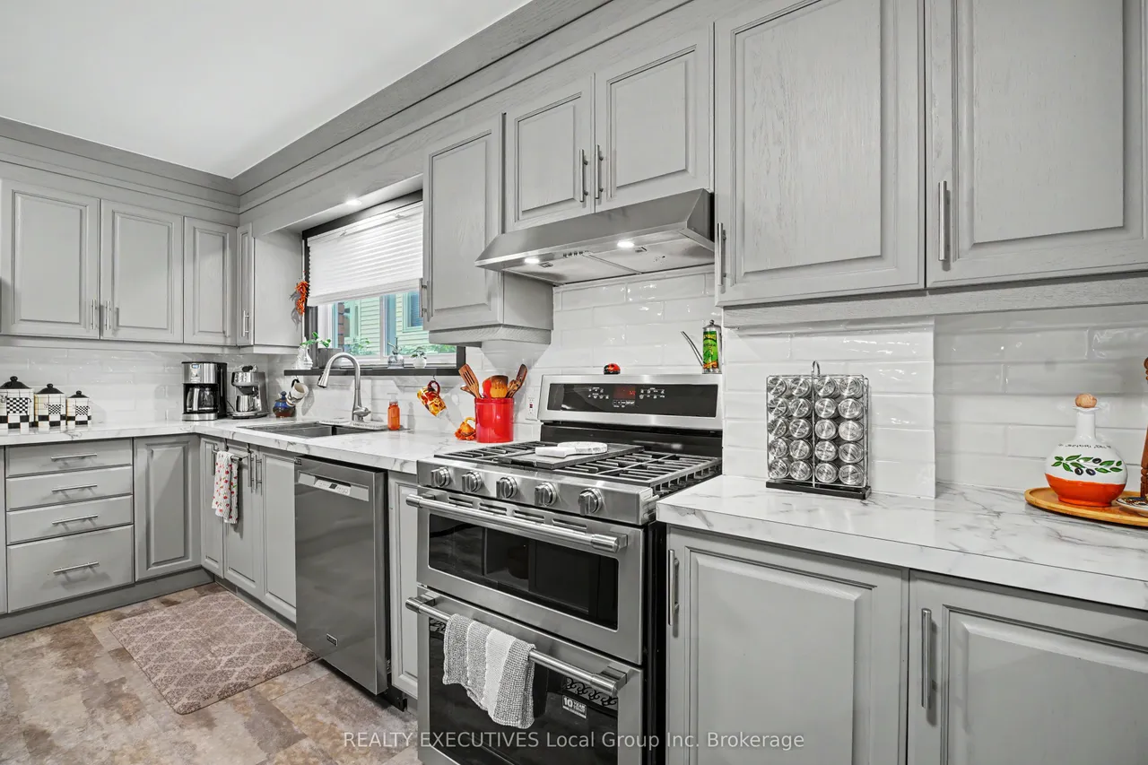 856 Jane Street — photo 2