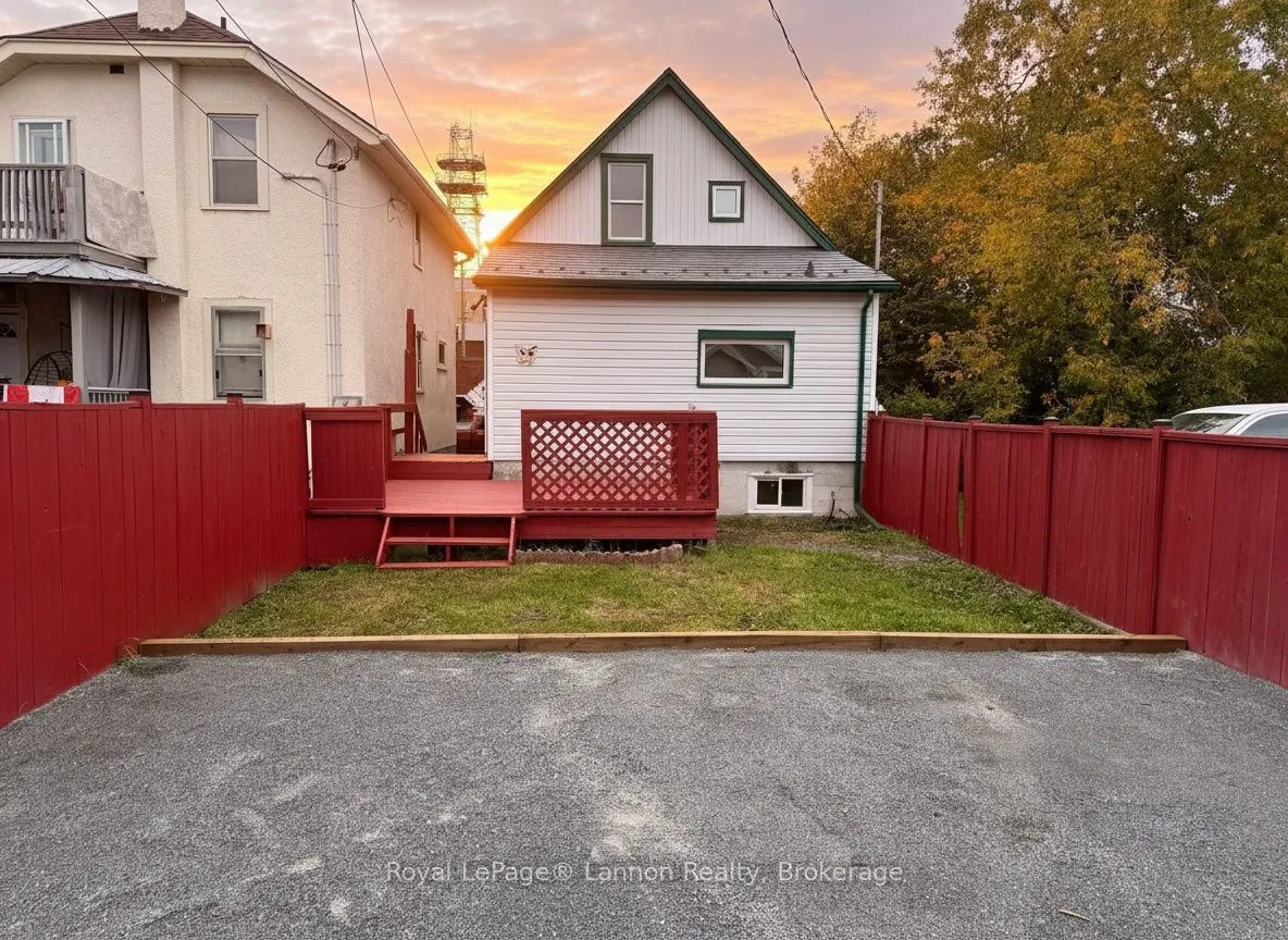 224 Mckellar Street S — photo 24