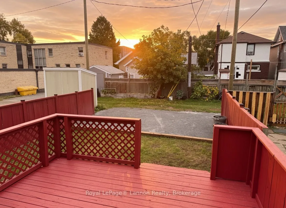 224 Mckellar Street S — photo 23