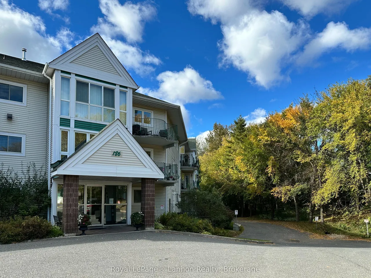 186 Algoma Street N, Unit 213