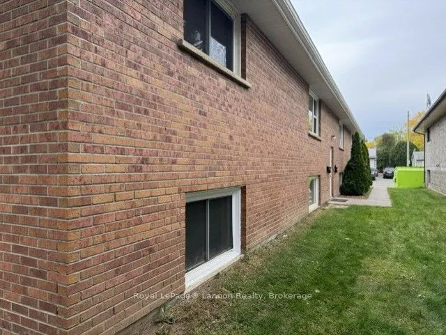 639 Mckellar Street N — photo 13
