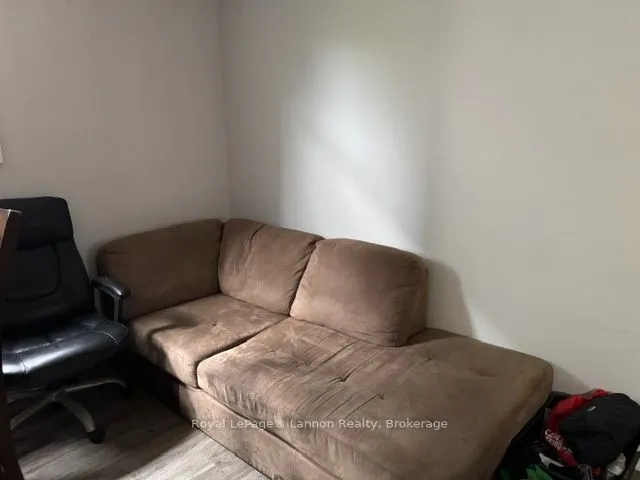 639 Mckellar Street N — photo 3