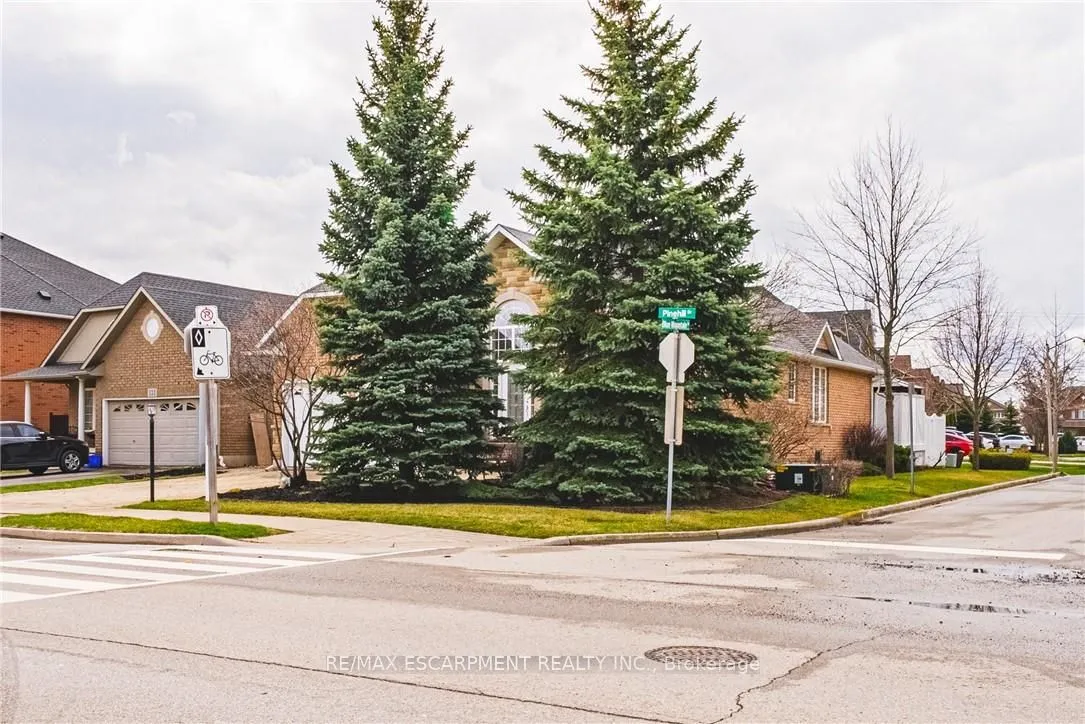 137 PINEHILL Drive — photo 3