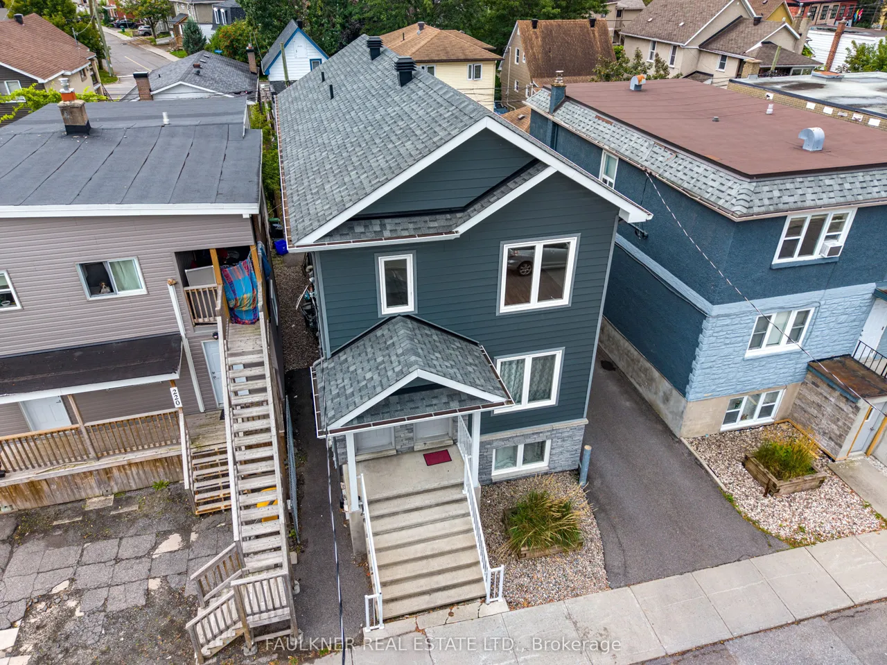 216 Carillon Street — photo 3