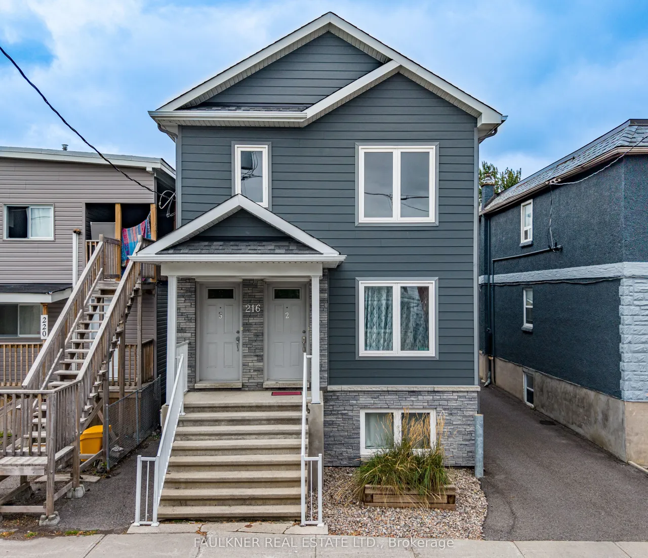 216 Carillon Street