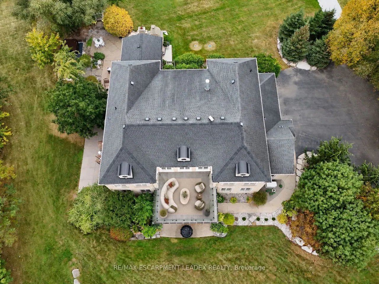 740 Fiddlers Green Road — photo 3