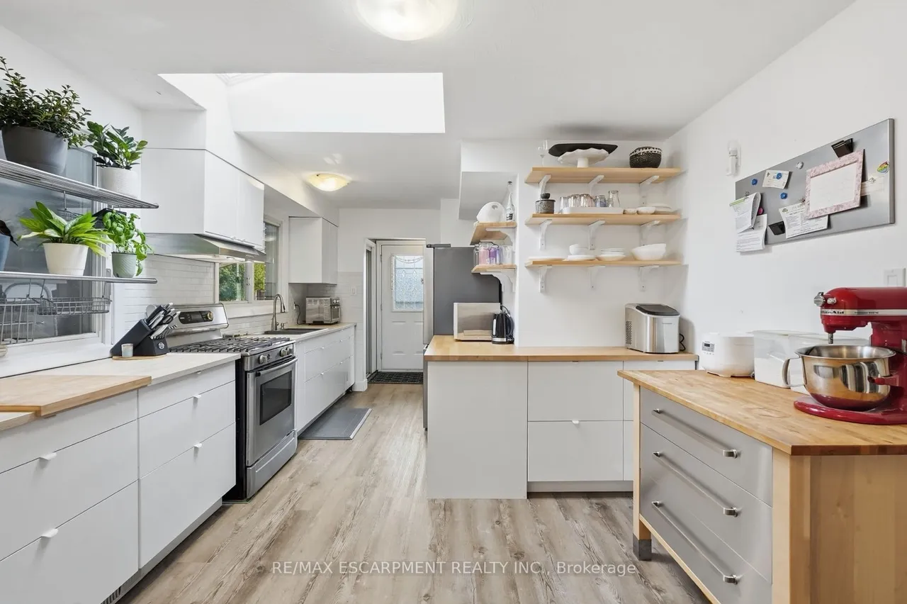 19 Ellingwood Avenue — photo 3