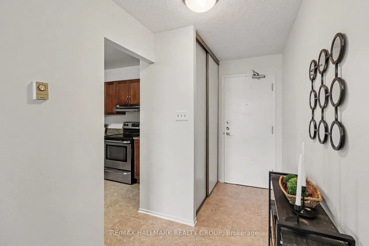 200 Lafontaine Avenue, Unit 902 — photo 3