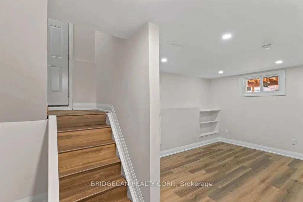 73 Adair Avenue S — photo 32