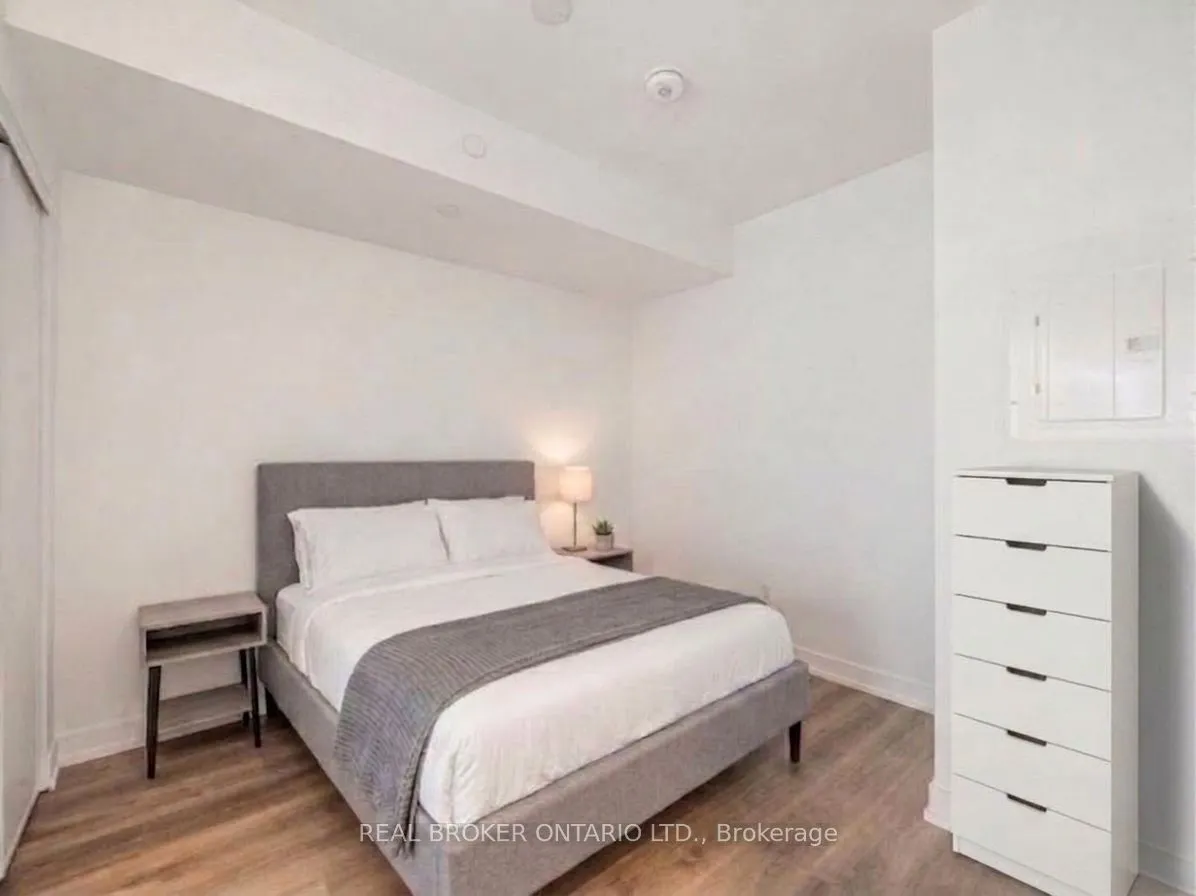1 Jarvis Street E, Unit 922