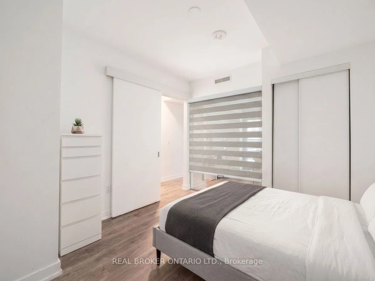 1 Jarvis Street E, Unit 922 — photo 3