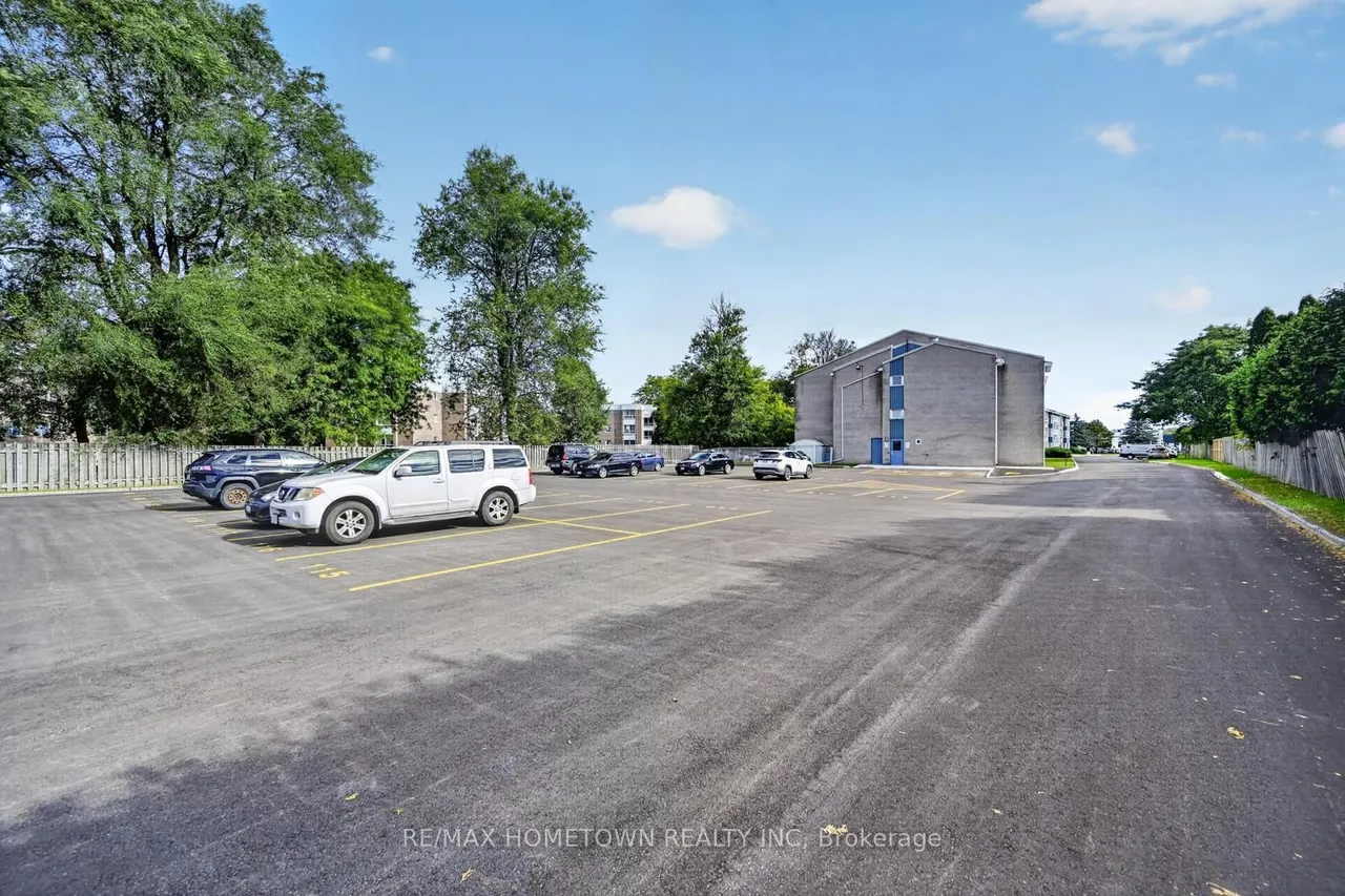820 Laurier Boulevard, Unit 209 — photo 33