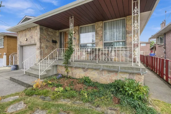 36 Algonquin Court — photo 2